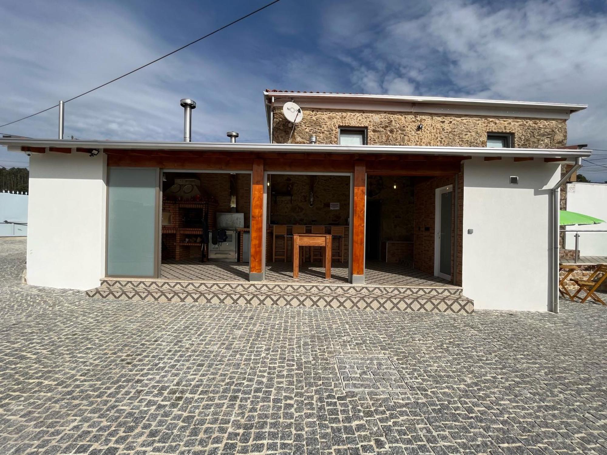 Fonte Retreat Home - Jacuzzi And Heated Swimming Pool Sandim Exterior photo
